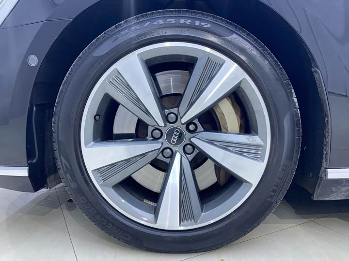 Фото 6 - Audi A8 Hybrid