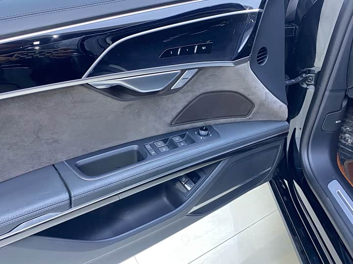 Фото 8 - Audi A8 Hybrid