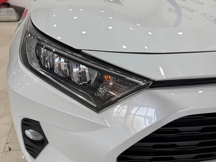 Фото 7 - Toyota RAV4