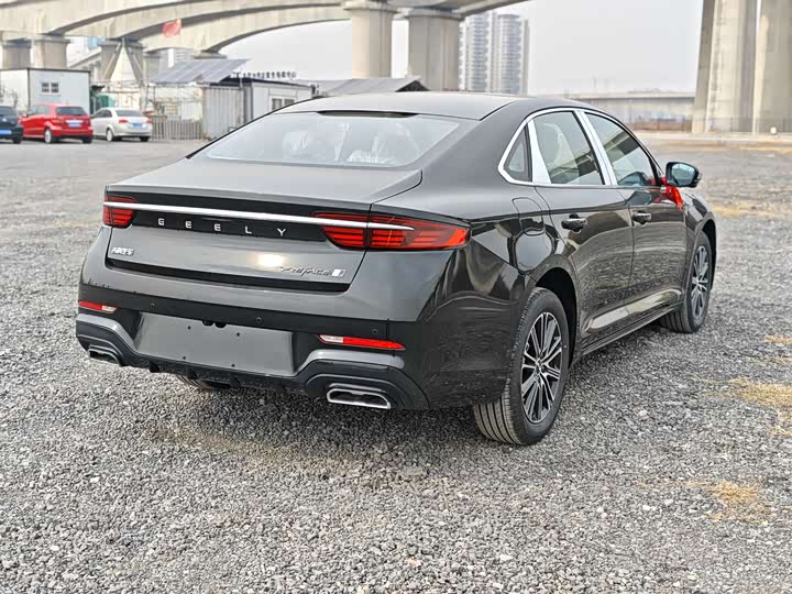 Фото 6 - Geely Preface