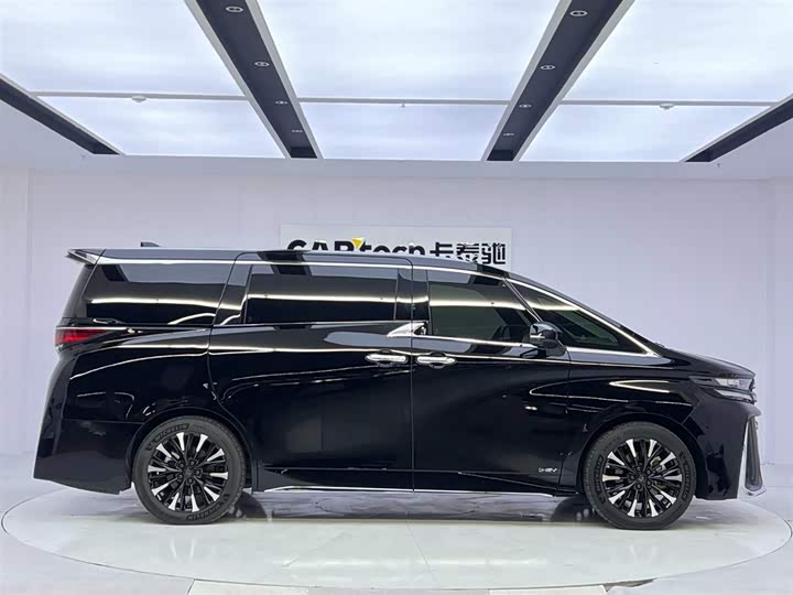 Фото 5 - Toyota Vellfire