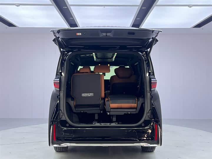 Фото 8 - Toyota Vellfire