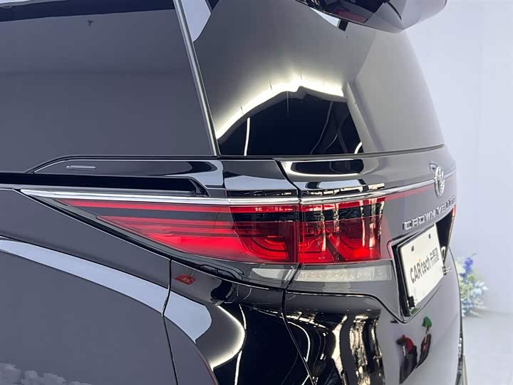 Фото 9 - Toyota Vellfire