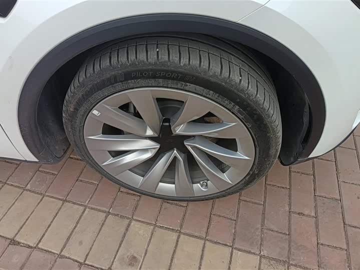 Фото 6 - Tesla Model Y