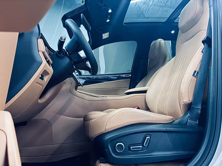 Photo 8 - Geely Galaxy L7