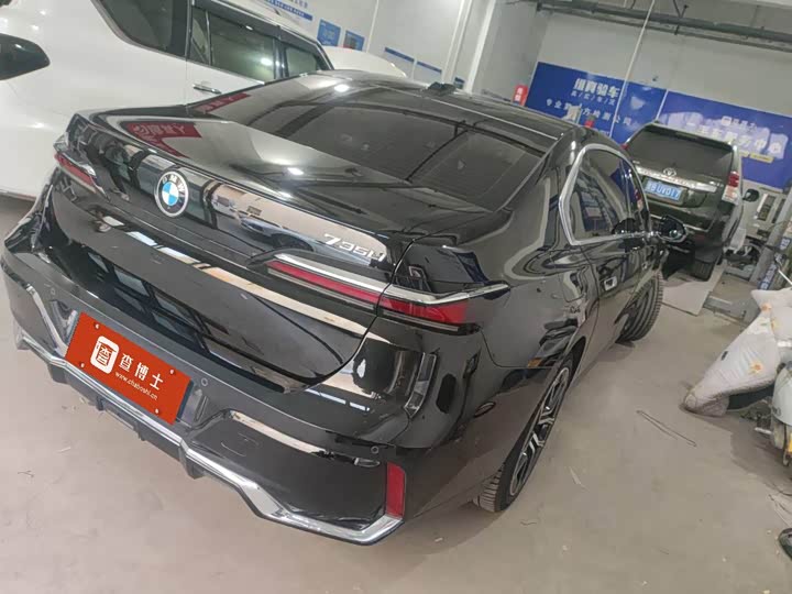 Фото 3 - BMW 7 Series