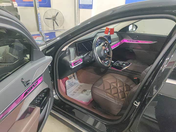 Фото 5 - BMW 7 Series