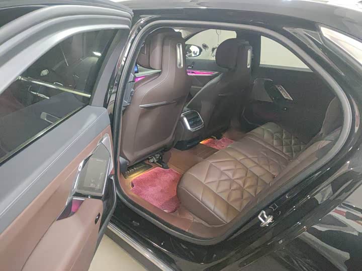 Фото 6 - BMW 7 Series