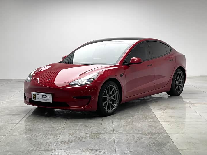 Фото 1 - Tesla Model 3