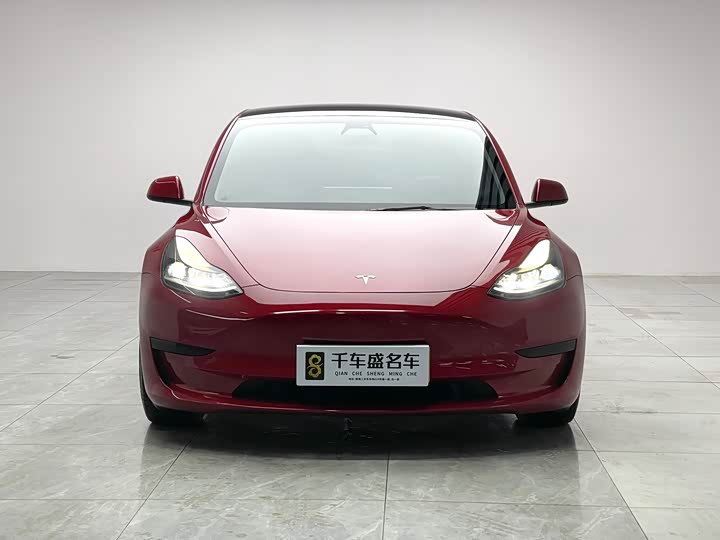 Фото 2 - Tesla Model 3