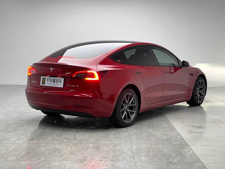 Фото 6 - Tesla Model 3