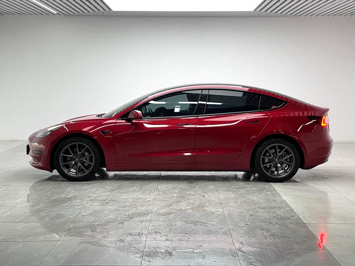 Фото 7 - Tesla Model 3