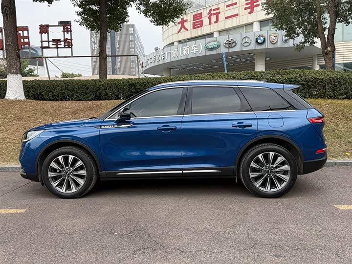 Photo 3 - Lincoln Corsair