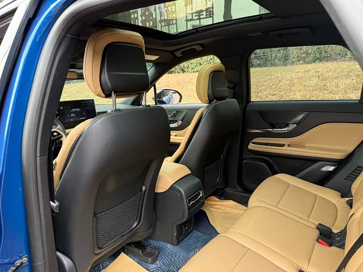 Photo 9 - Lincoln Corsair