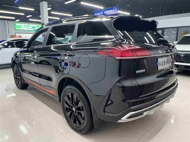 Фото 4 - Geely Atlas