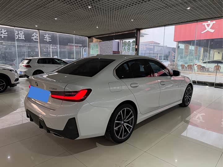 Photo 4 - BMW 3 Series