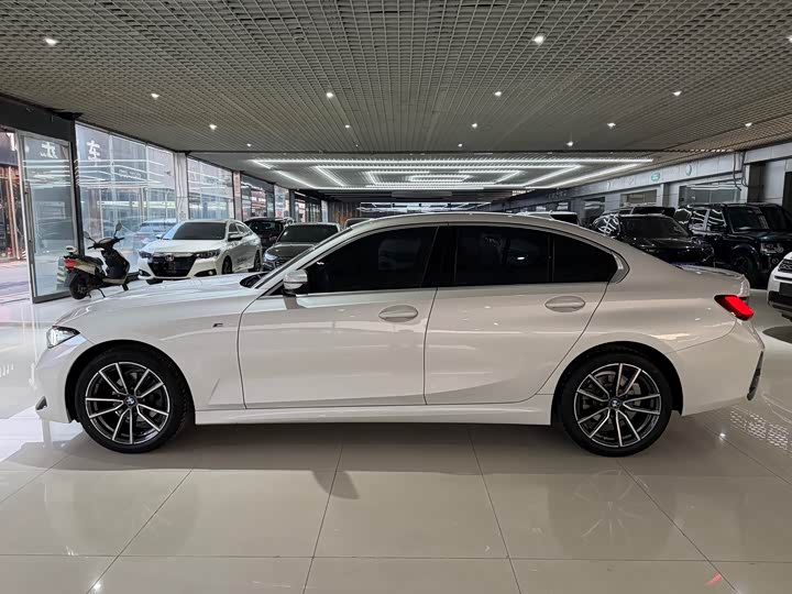 Photo 6 - BMW 3 Series