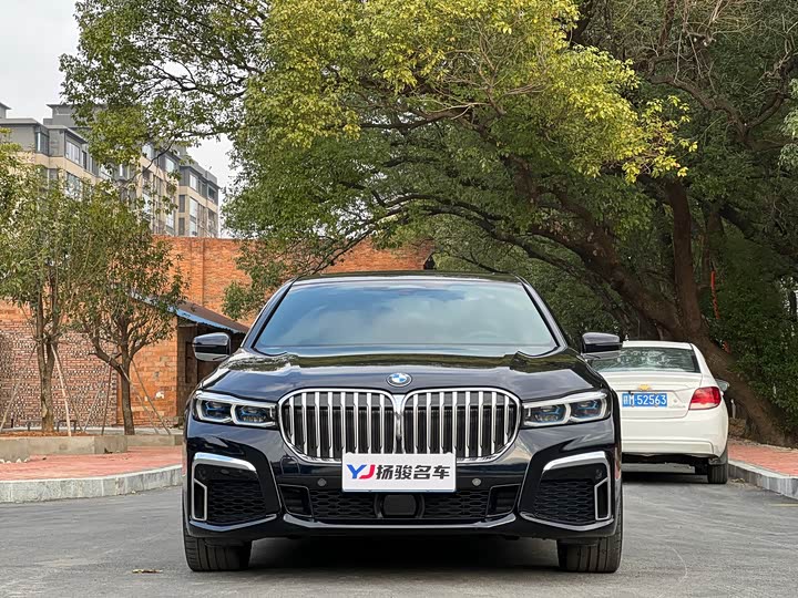 Фото 2 - BMW 7 Series