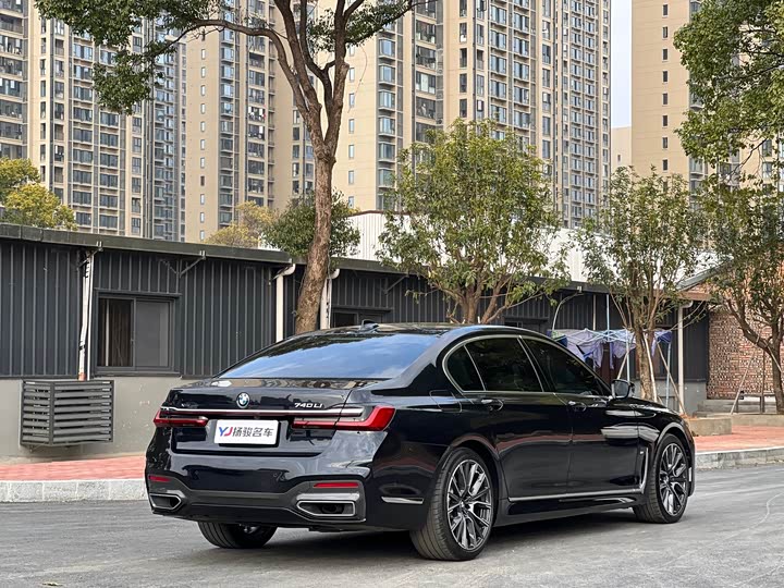 Фото 3 - BMW 7 Series