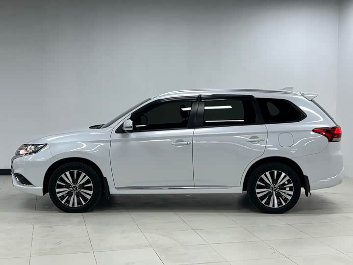 Фото 2 - Mitsubishi Outlander