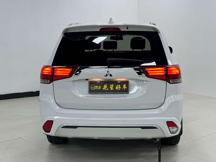 Фото 3 - Mitsubishi Outlander