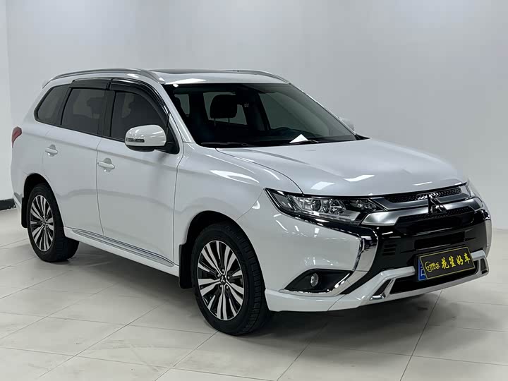 Фото 5 - Mitsubishi Outlander