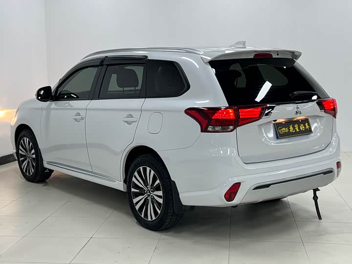 Фото 7 - Mitsubishi Outlander