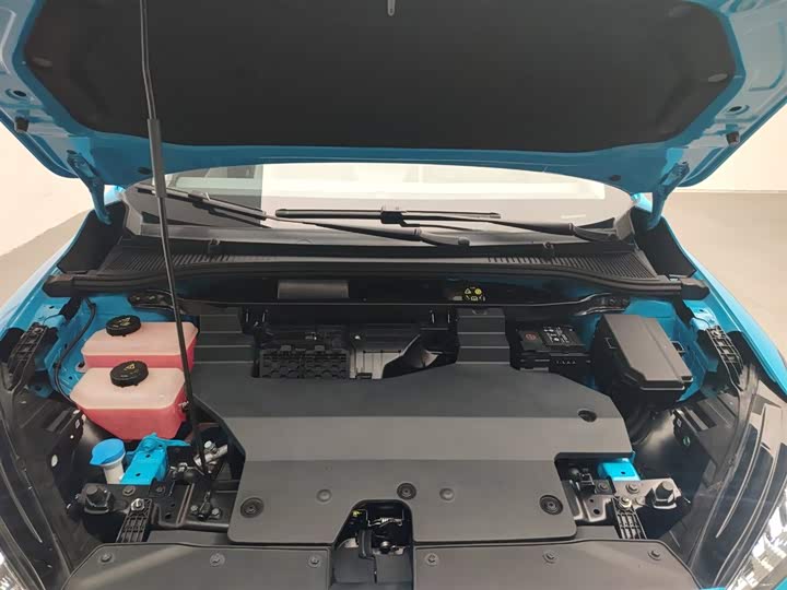 Фото 6 - MG Motor 4 EV