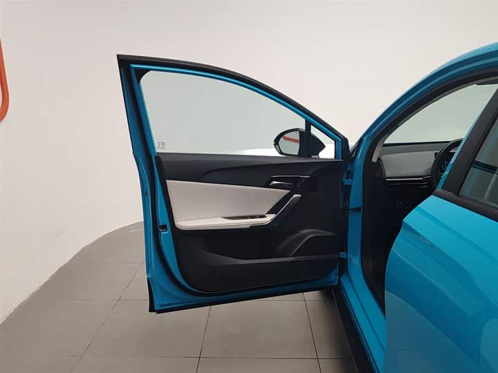 Фото 8 - MG Motor 4 EV