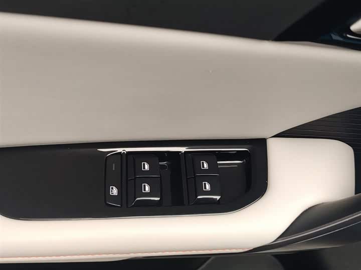 Фото 9 - MG Motor 4 EV