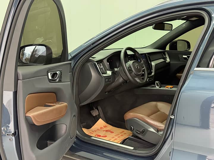 Фото 9 - Volvo XC60