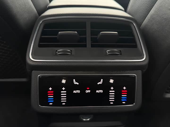 Фото 7 - Audi A6L