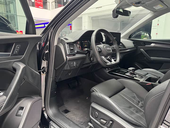 Фото 9 - Audi Q5L