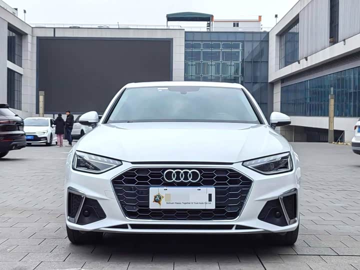 Фото 2 - Audi A4L