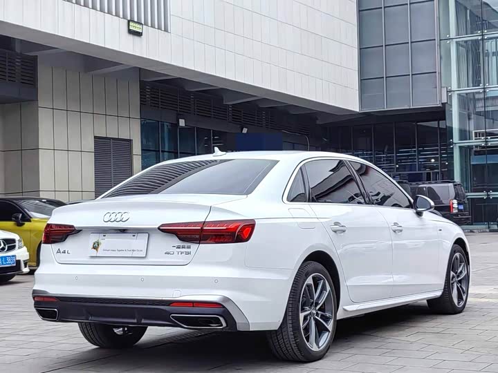 Фото 9 - Audi A4L