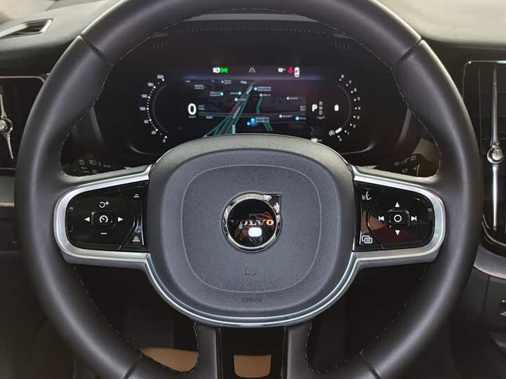 Фото 9 - Volvo XC60