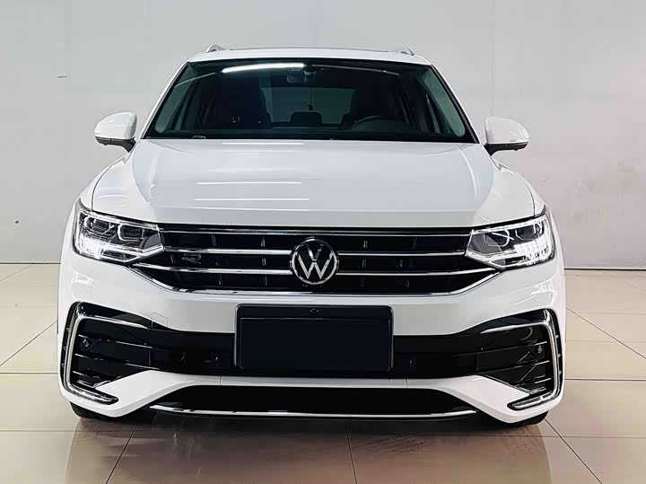 Фото 2 - Volkswagen Tiguan L Pro