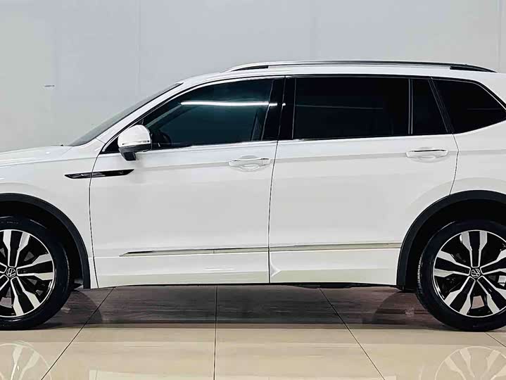 Фото 5 - Volkswagen Tiguan L Pro