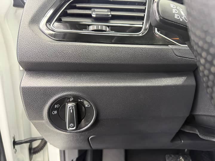 Фото 9 - Volkswagen T-Roc