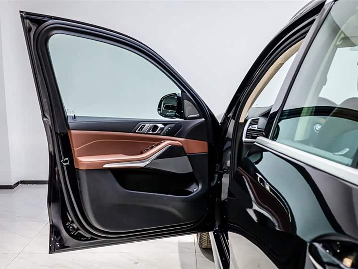 Фото 8 - BMW X5 Hybrid