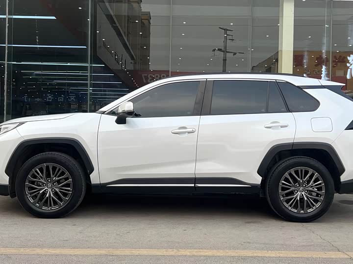 Фото 3 - Toyota Wildlander