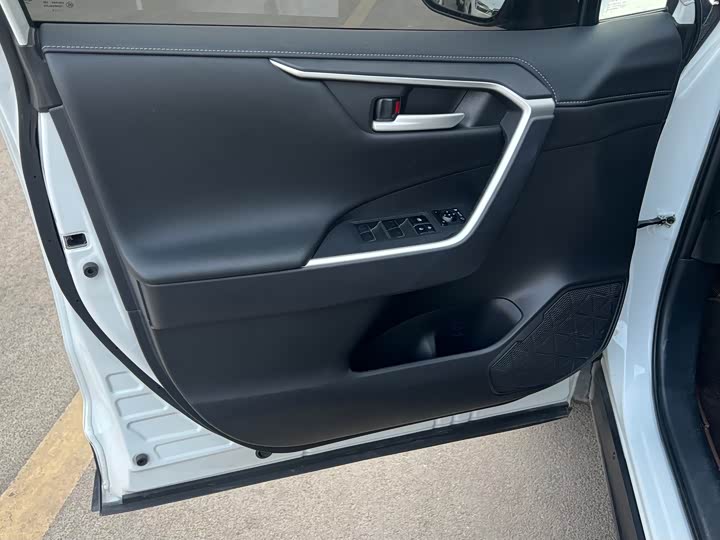 Фото 8 - Toyota Wildlander