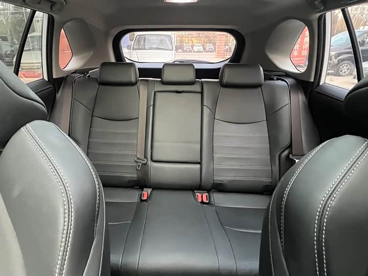 Фото 9 - Toyota Wildlander