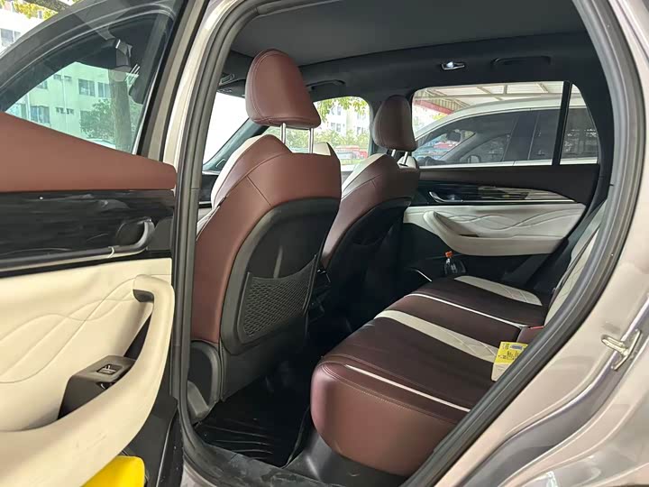 Фото 8 - Geely Monjaro