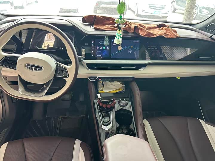 Фото 9 - Geely Monjaro