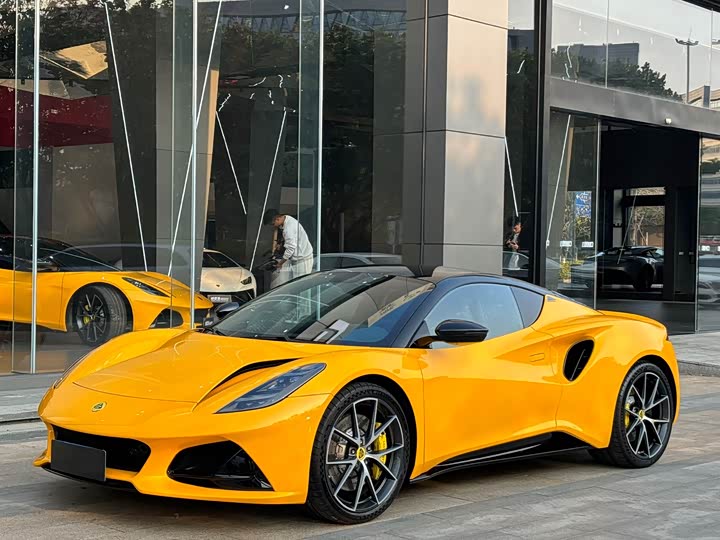 Фото 1 - Lotus Emira