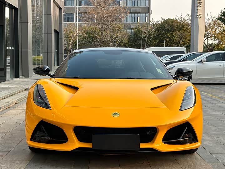 Фото 2 - Lotus Emira