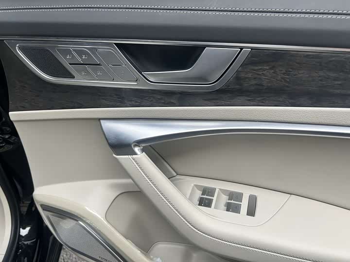 Фото 4 - Audi A6L