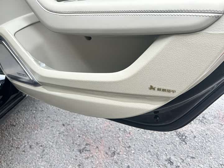 Фото 5 - Audi A6L