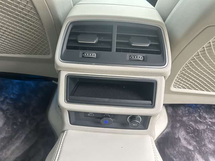 Фото 7 - Audi A6L